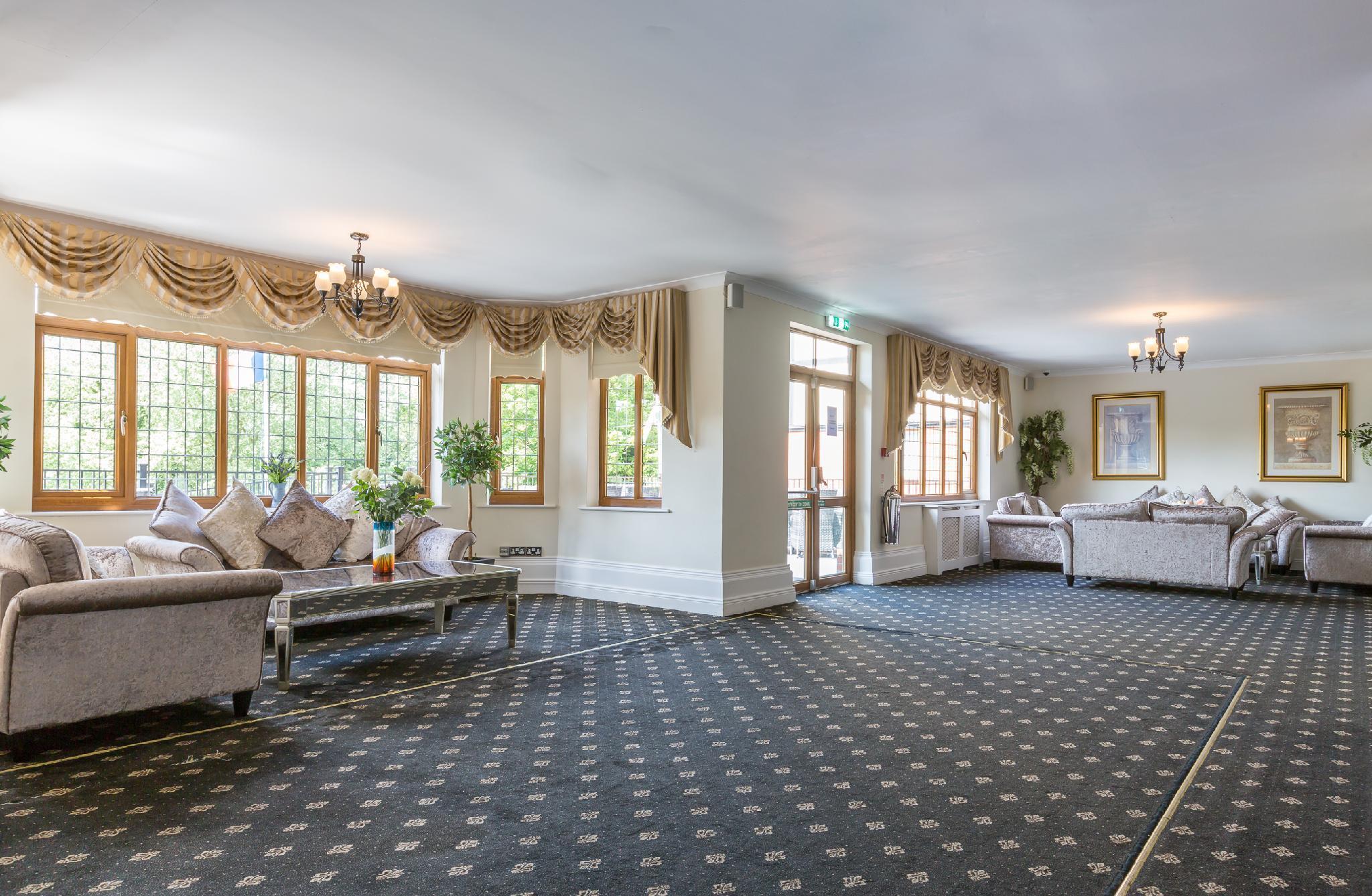 De Rougemont Manor 19/20