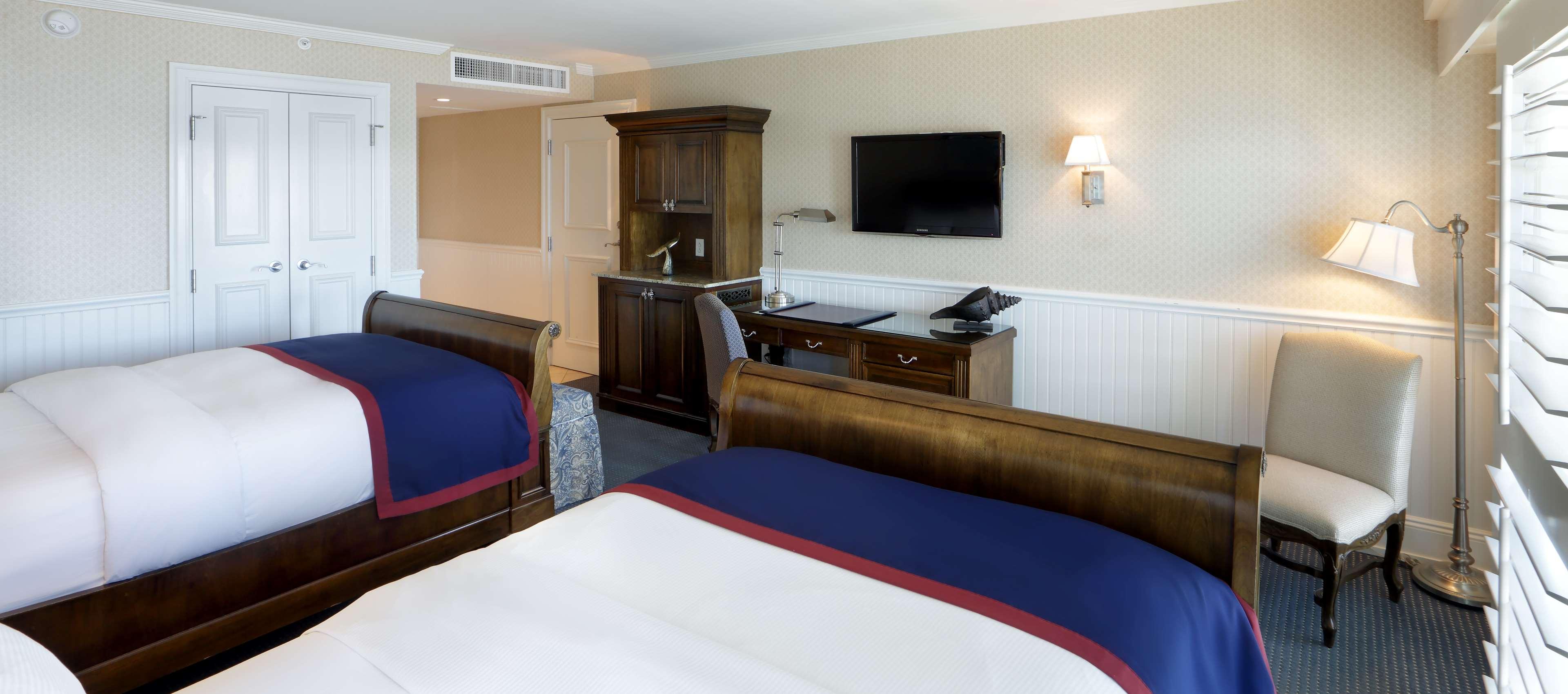 Room, 2 Double Beds, Light Island View