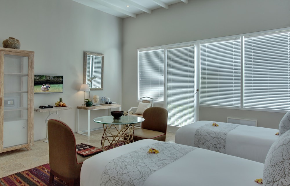 Room & Vespa 4 12/35