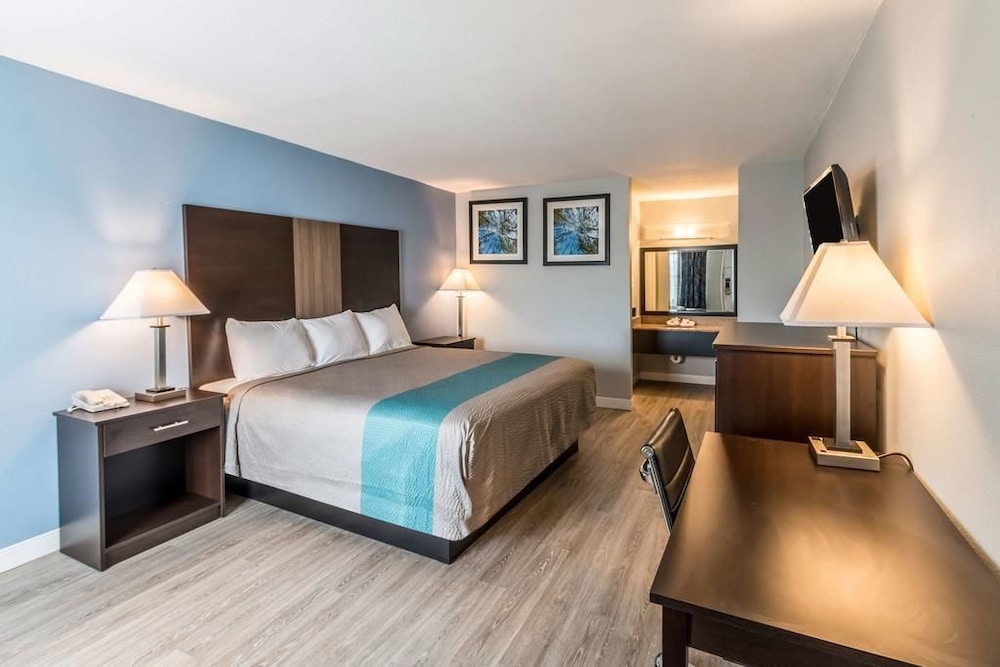 Econo Lodge Mineral Wells, TX 10/23
