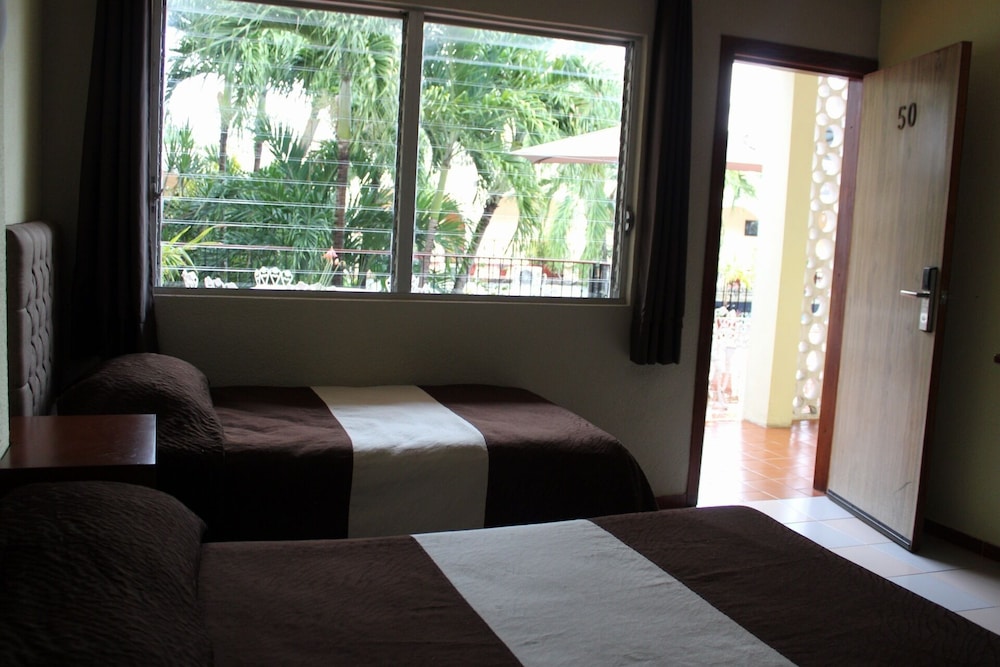 SUITE HOTEL MARIA DE LA LUZ 24/41