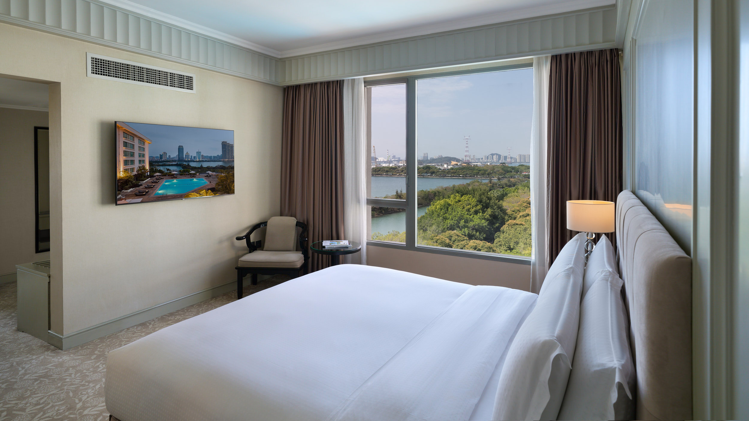 Premier, Suite, King Bed, Lake View