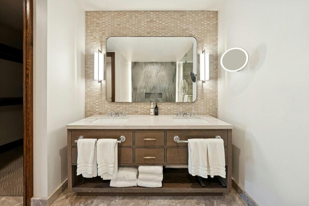 1 Bedroom, Fire, Park, Executive, Suite, King Bed, Balcony