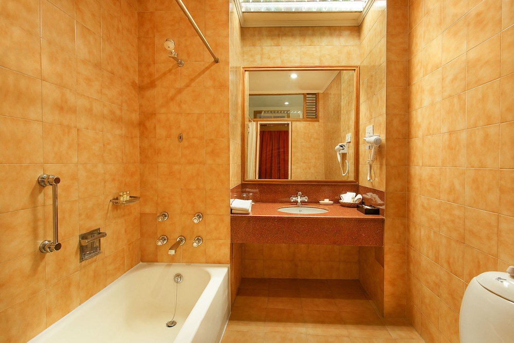 CLARKES HOTEL 49/50