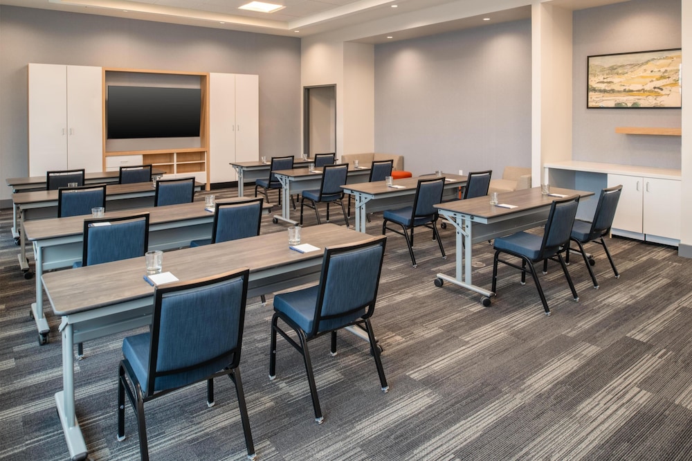 Hyatt House Fresno/Campus Pointe 42/50