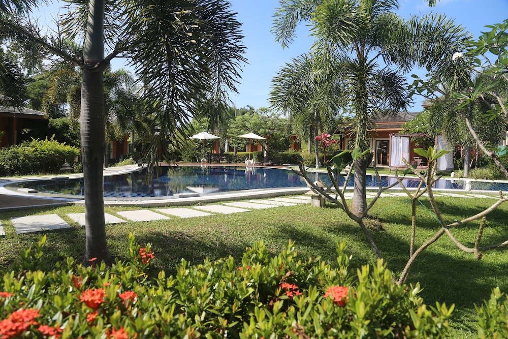 Laguna Villas Boutique Hotel 64/72