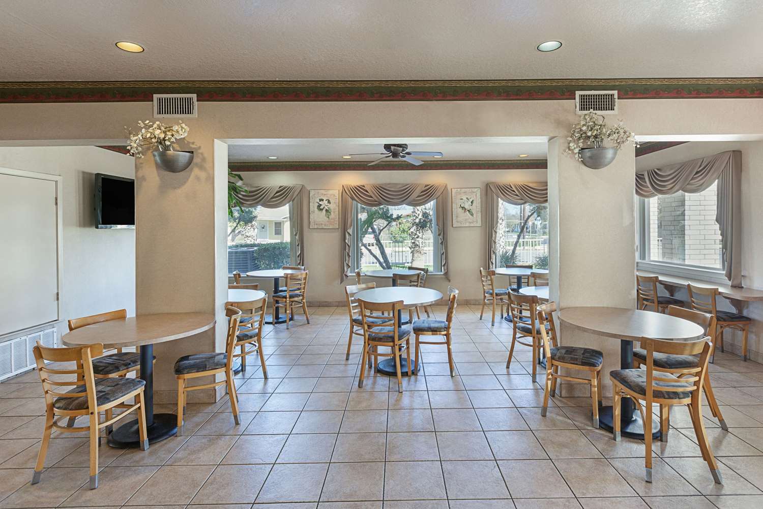 Econo Lodge Downtown South San Antonio TX 21/27