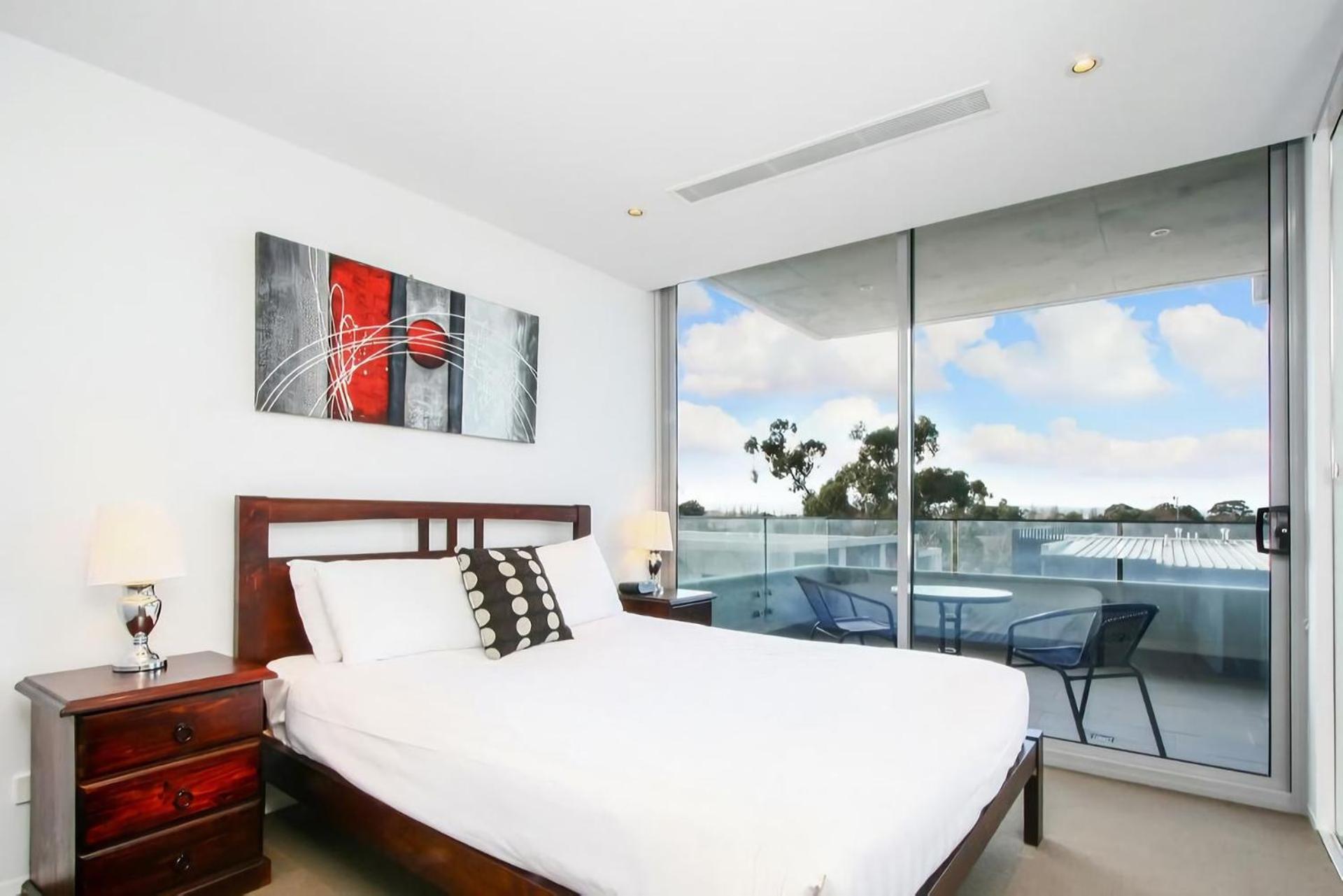 Accommodate Canberra Realm 7/24