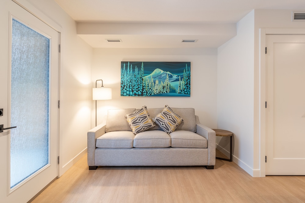 Basecamp Resorts Revelstoke 23/42