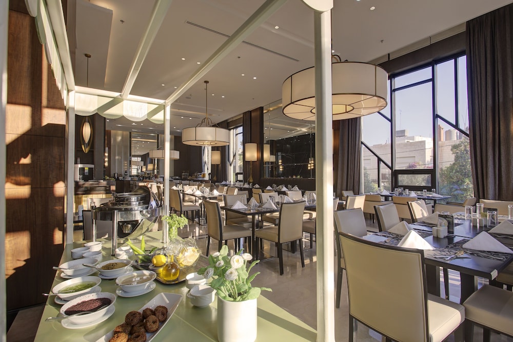 The House Boutique Suites 53/68