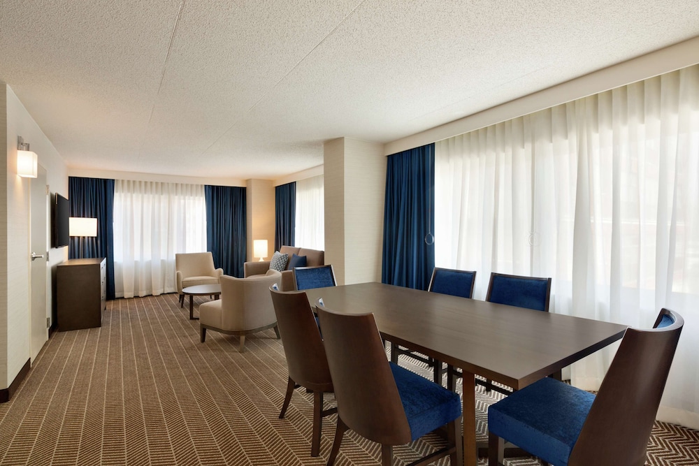 Embassy Suites by Hilton Boston at Logan Airport 55/65