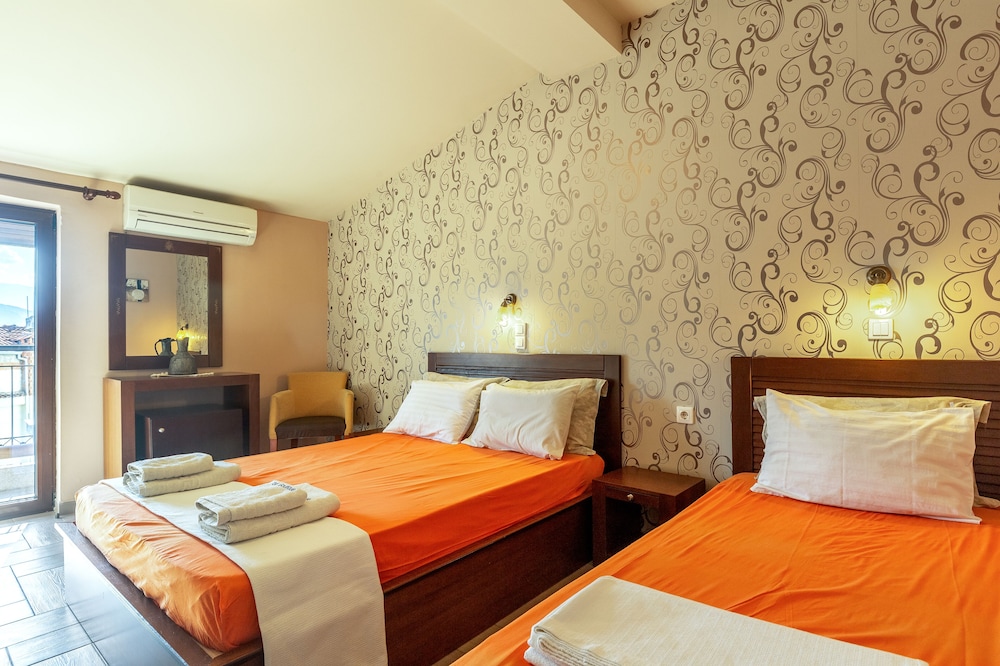 Toti Boutique Rooms 24/55
