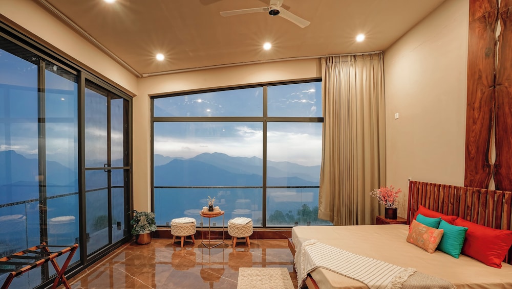 Larisa Resort - Mountains and Martini 10/23