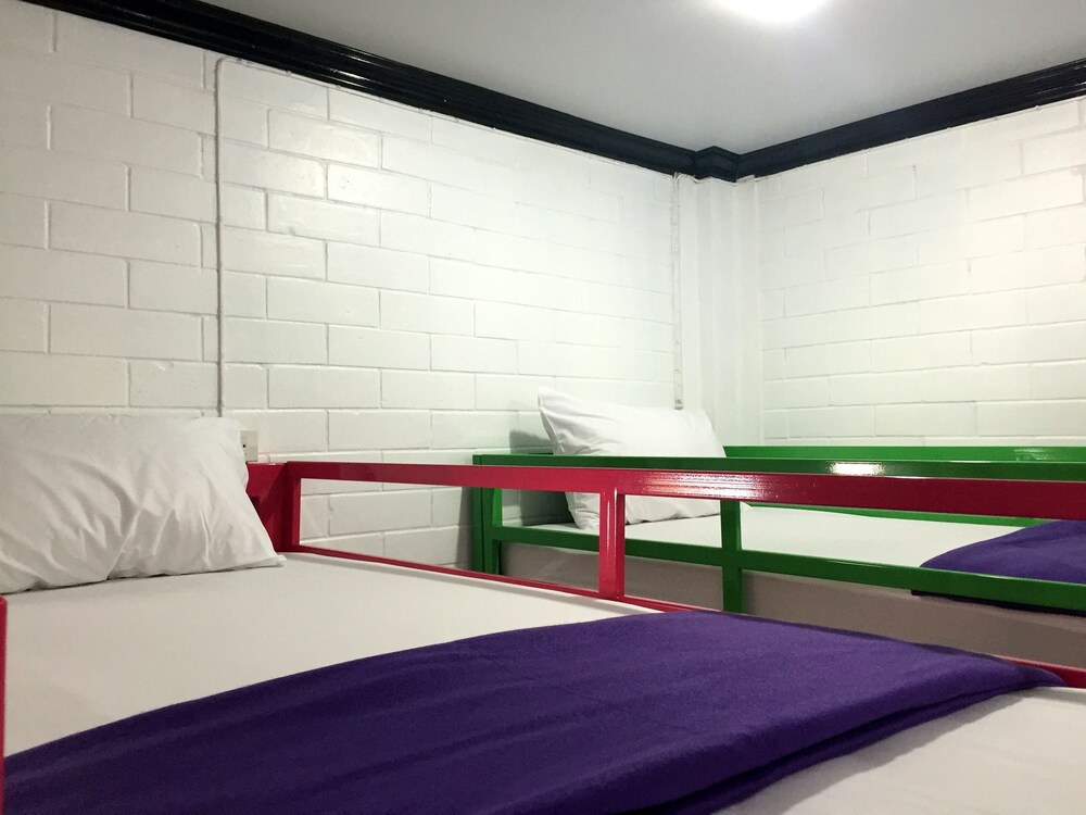 Summer Guesthouse & Hostel 8/25