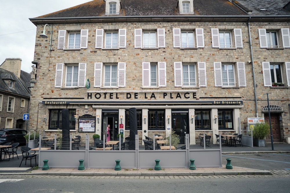 HOTEL DE LA PLACE 1/50