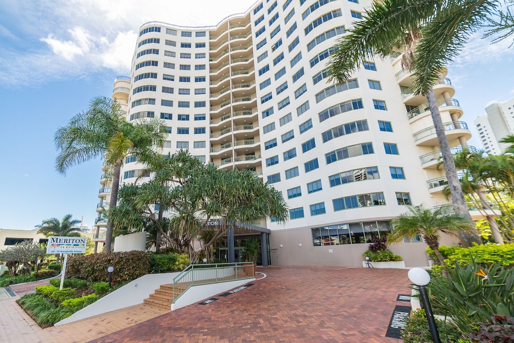 The Meriton On Main Beach photo3