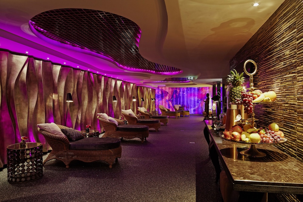 Savoy Hotel 18/33
