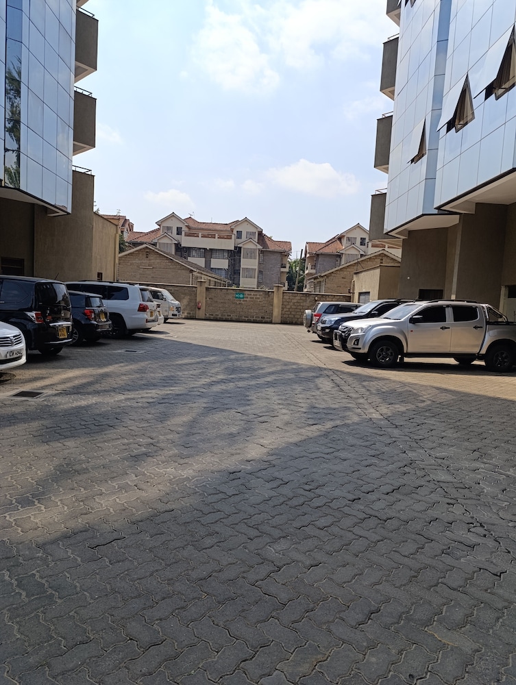 Myra Residences By Trianum 80/95