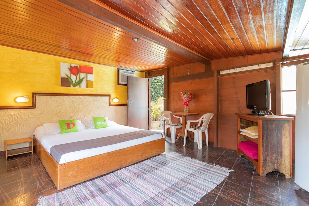 DELUXE, DOUBLE BED