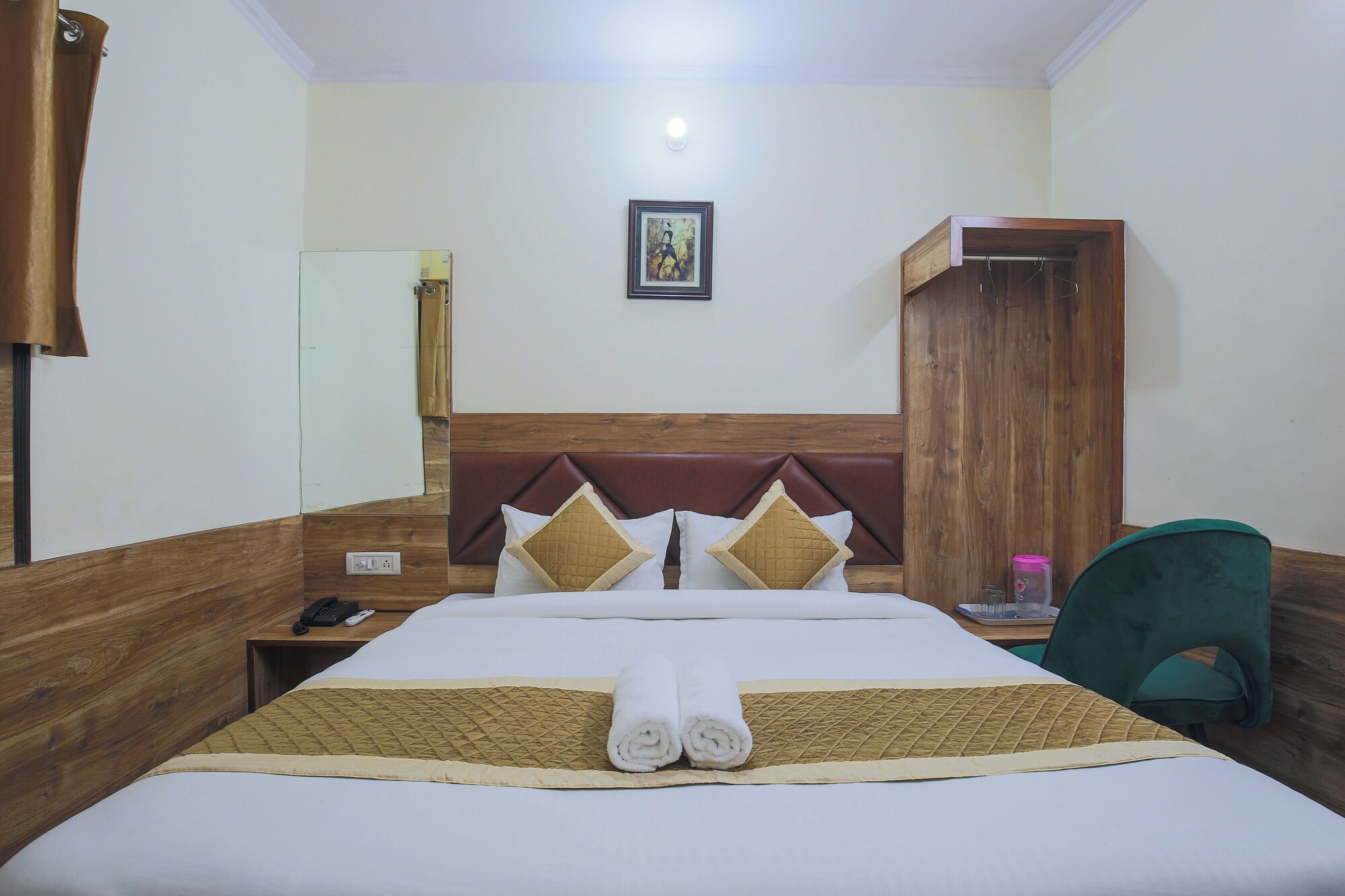 Deluxe, Double Bed