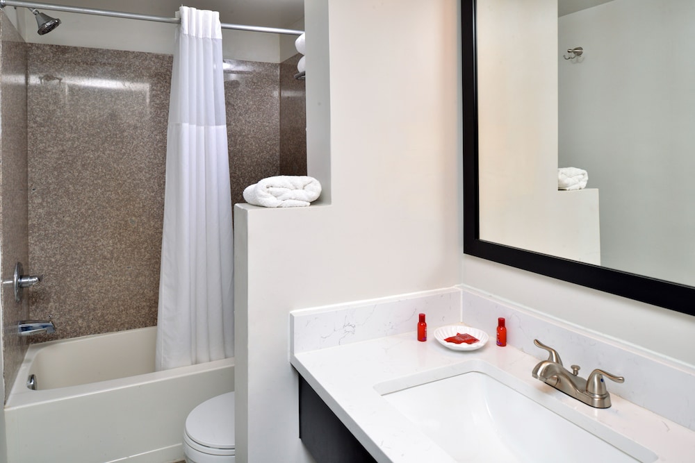 SureStay Hotel by Best Western Virginia Beach Royal Clipper 18/45