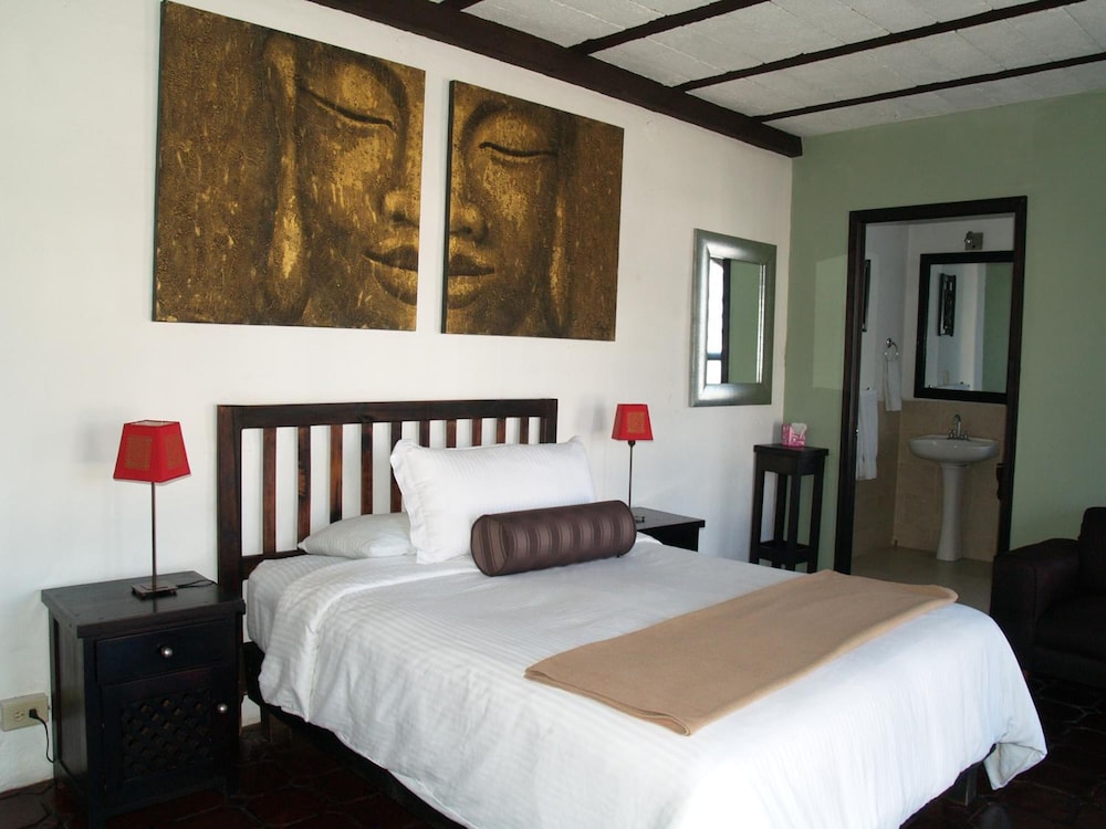 Los Agaves Hotel 8/52
