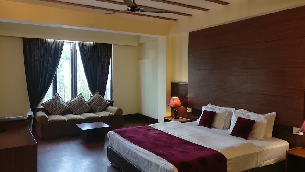 Maya Inn 12/70