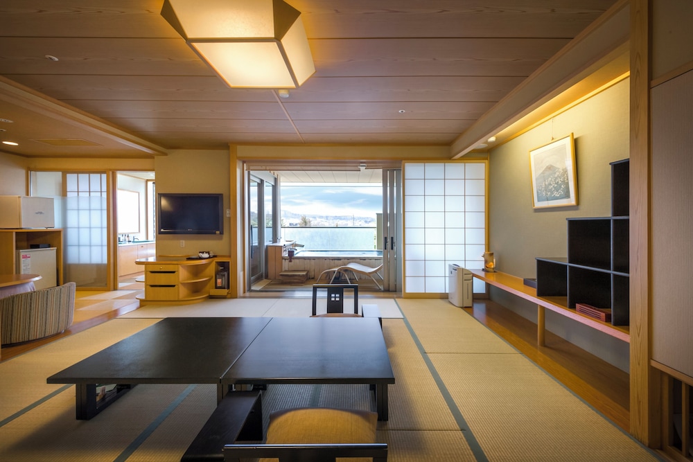 Japanese, 6 Futon Beds, Mountain View, Outdoor Bath