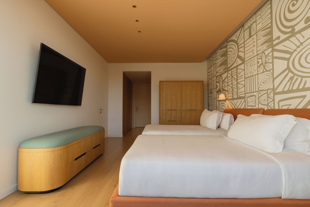 DELUXE, TWIN BEDS, PARK VIEW