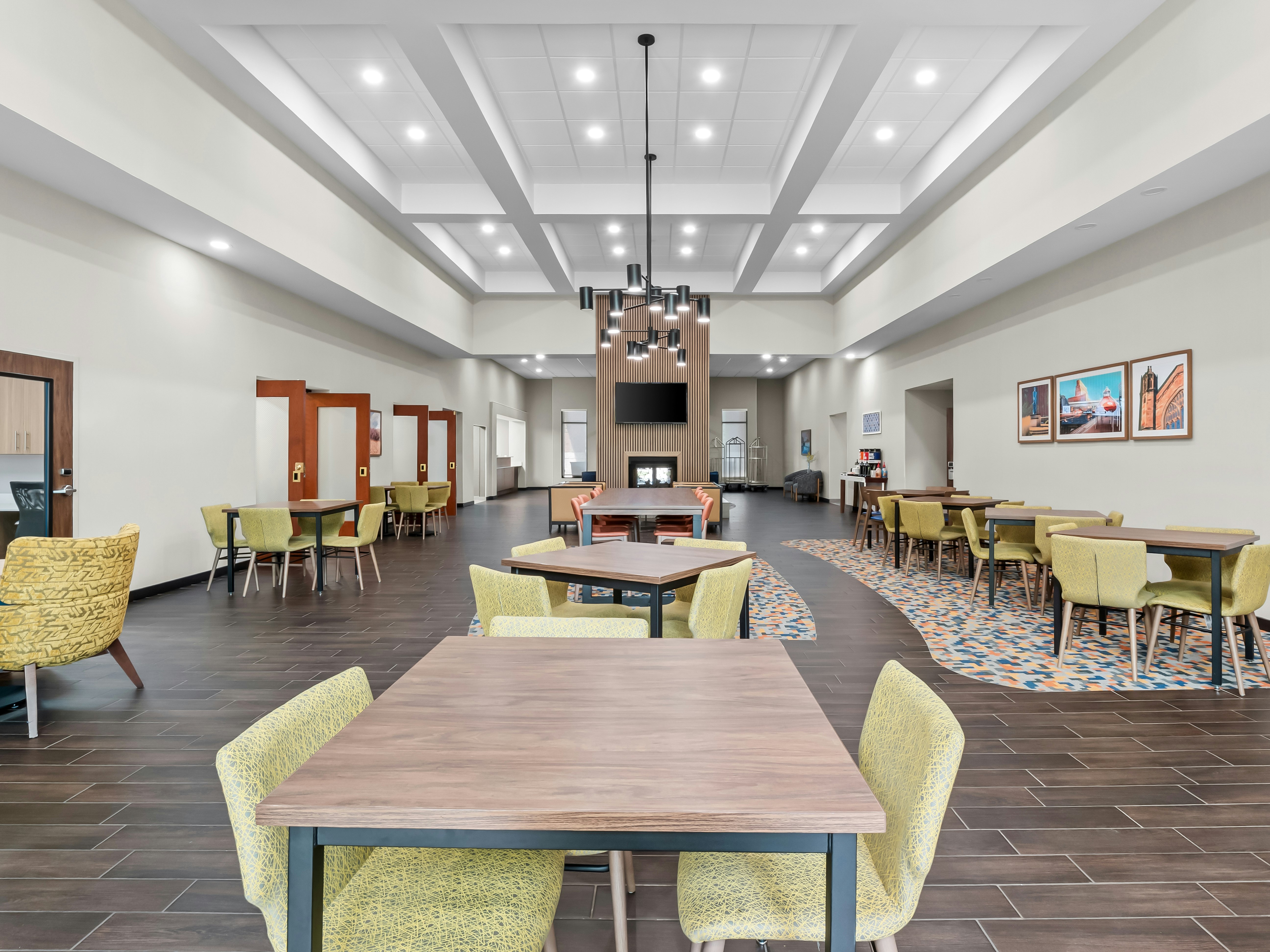Hampton Inn & Suites East Lansing Okemos 52/80