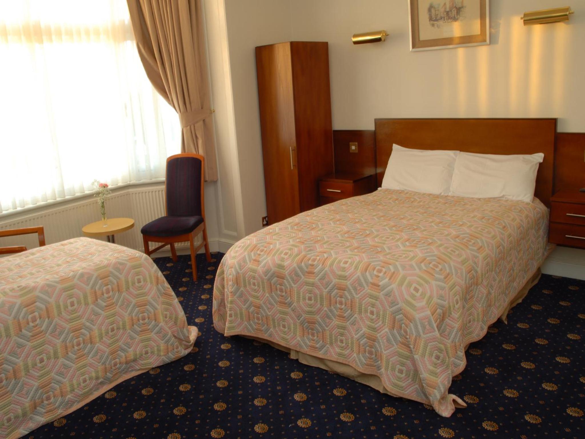 Room, Triple