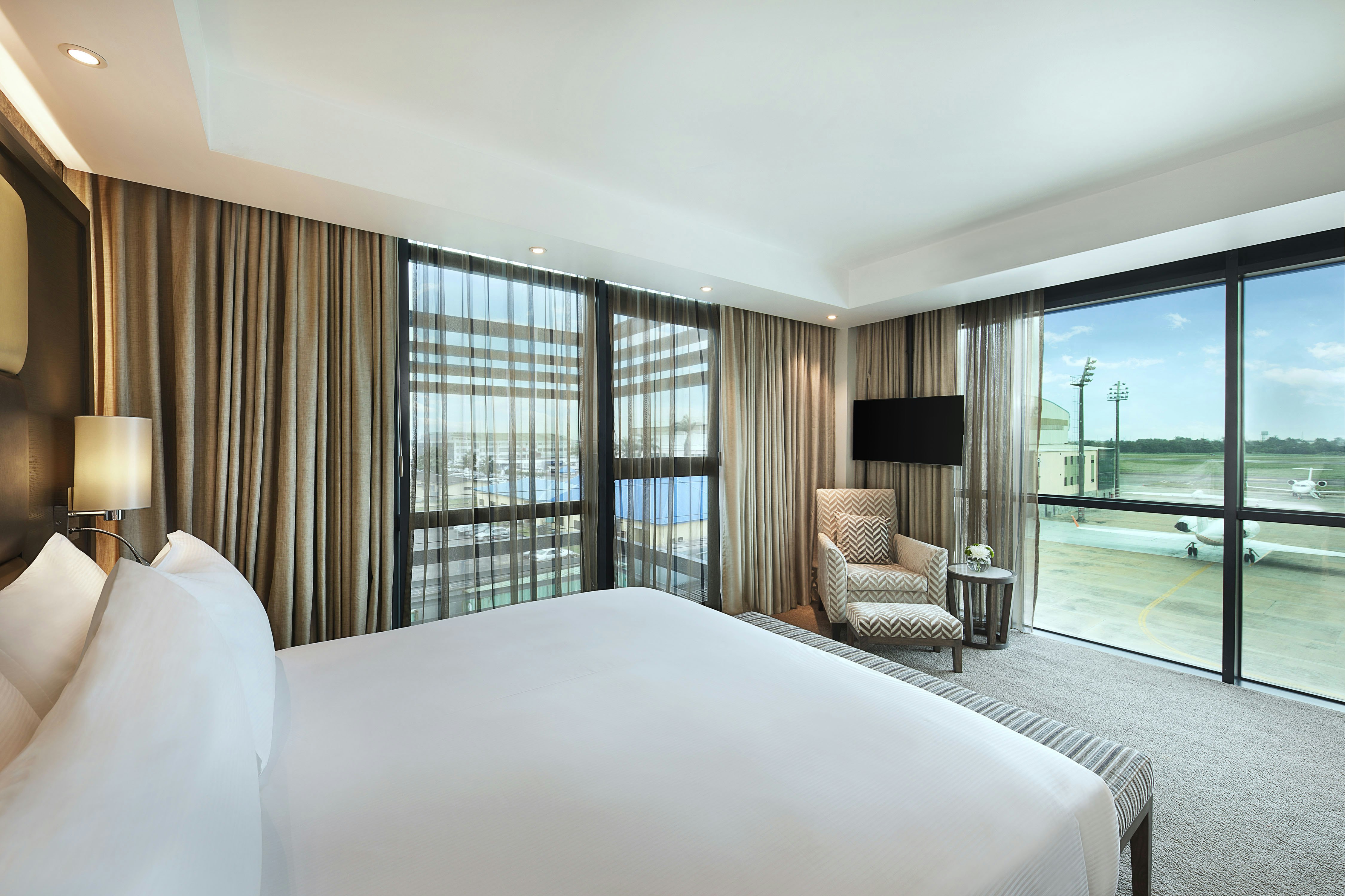 DELUXE, SUITE, KING BED