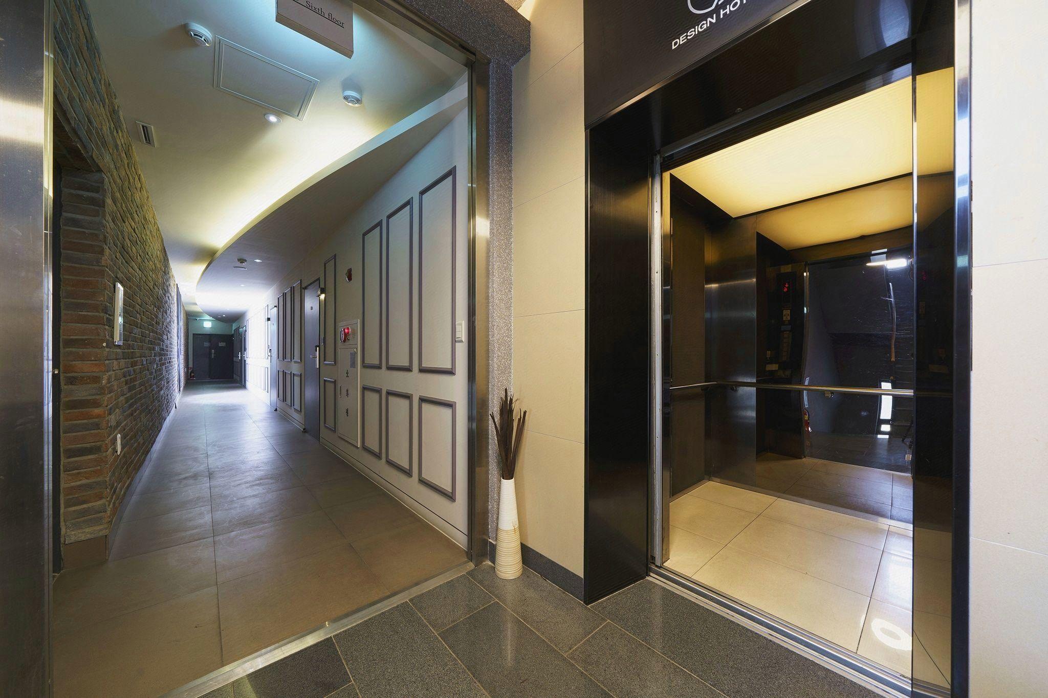 Avenue Nine Hotel 17/36