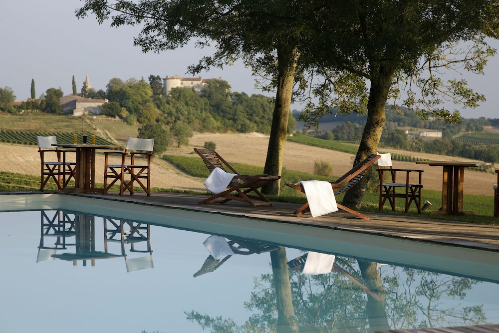 HOTEL DU CHATEAU DE SALETTES 27/45