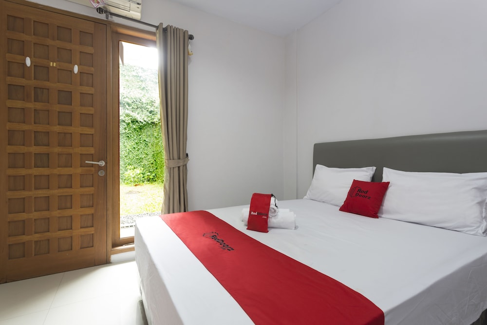 Reddoorz Plus Near Cilandak Town Square 2 10/20