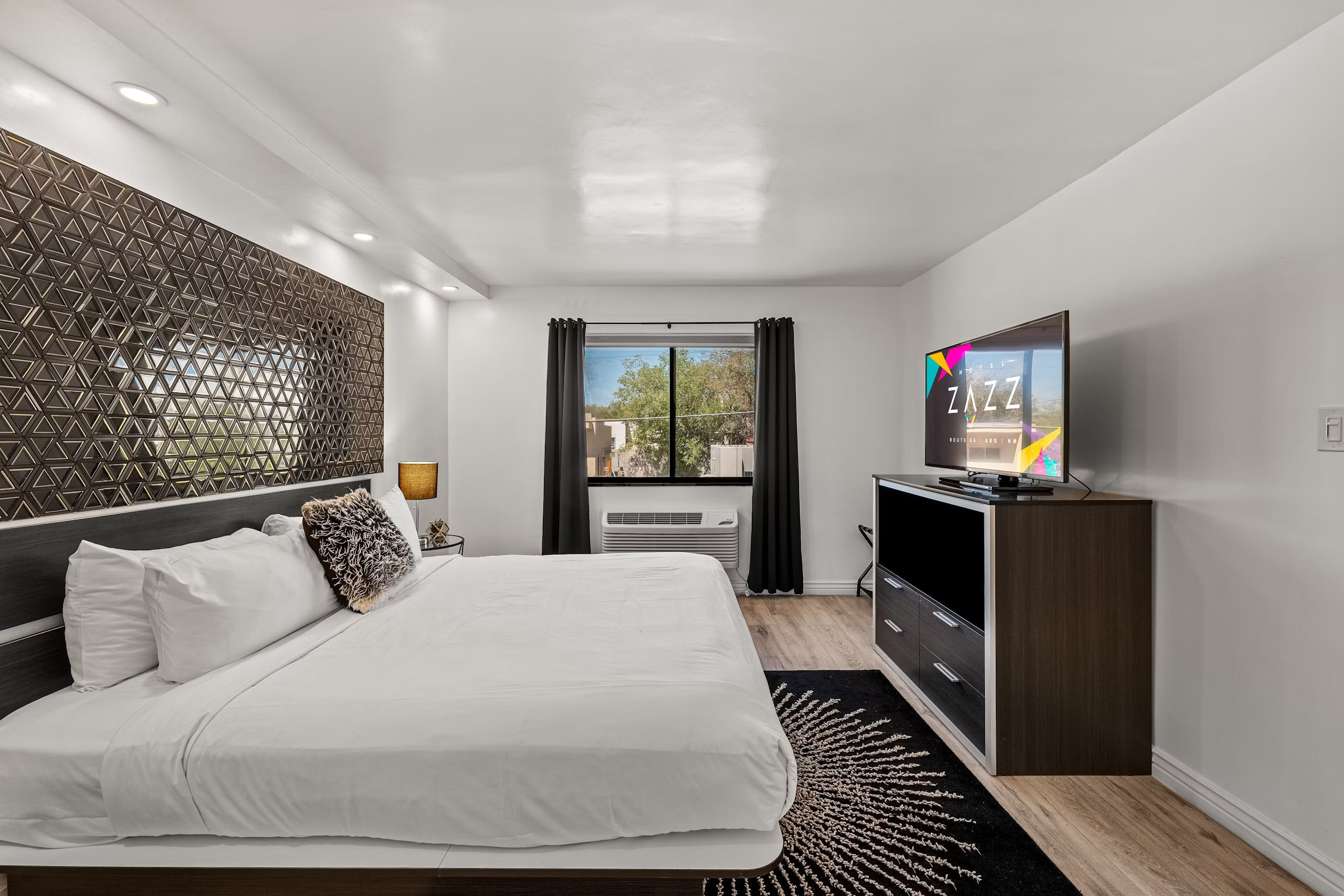 Hotel Zazz 7/26