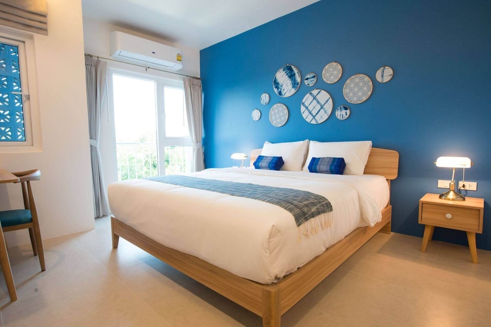 SUPERIOR, DOUBLE OR TWIN BED