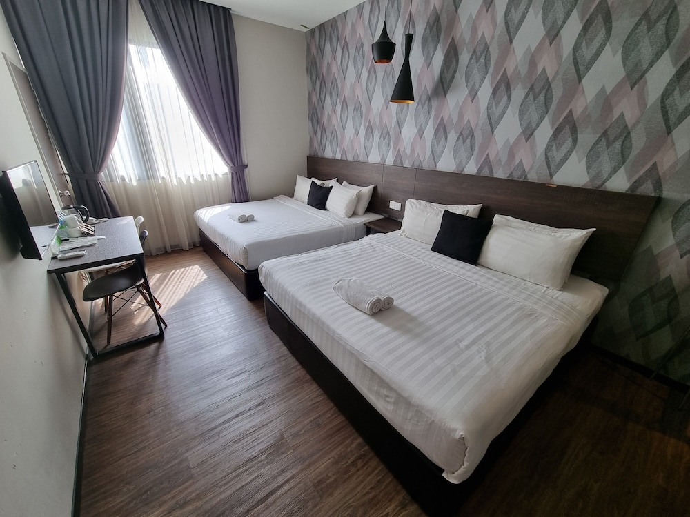 The Square Hotel 10/62