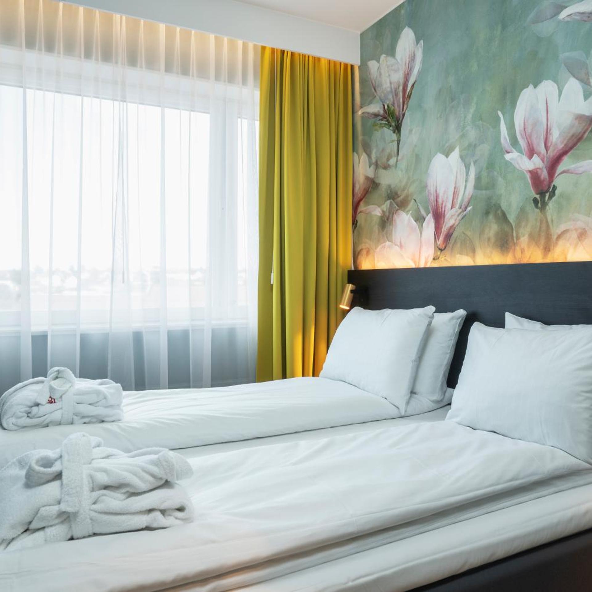 Business, Double or Twin Bed