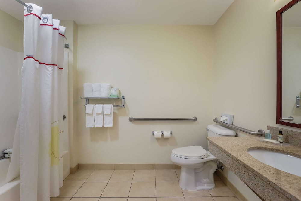 Efficiency, King Bed, Accessible، MainStay Suites Fitchburg Madison 7/10