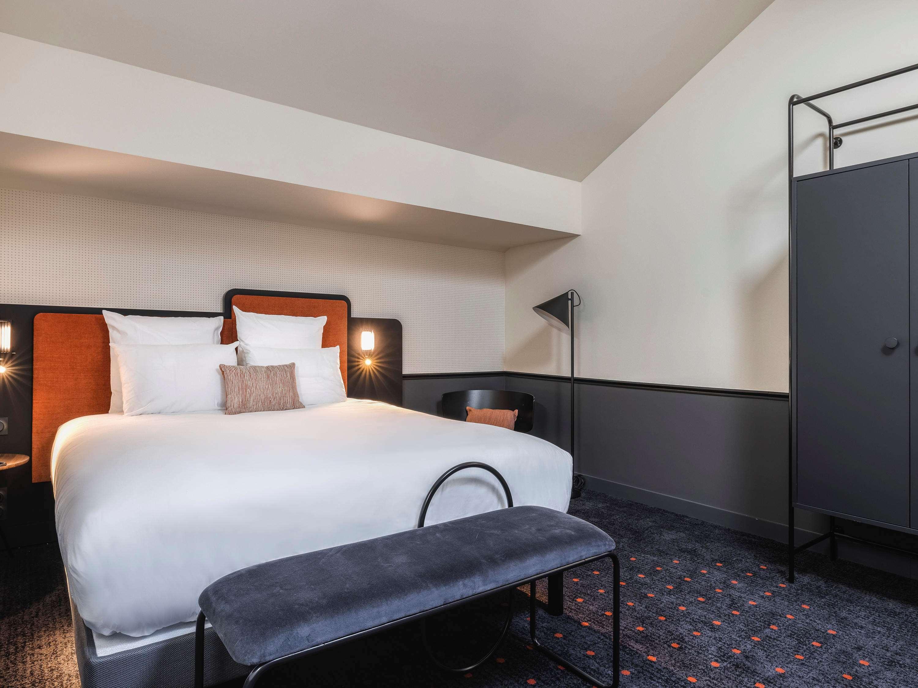 CONNECTING, TRIBE, DOUBLE AND TWIN BEDS