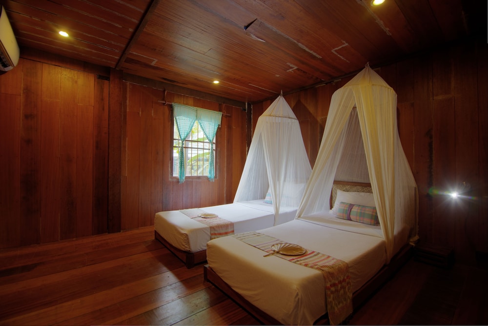 Palm Village Resort Spa 7/50