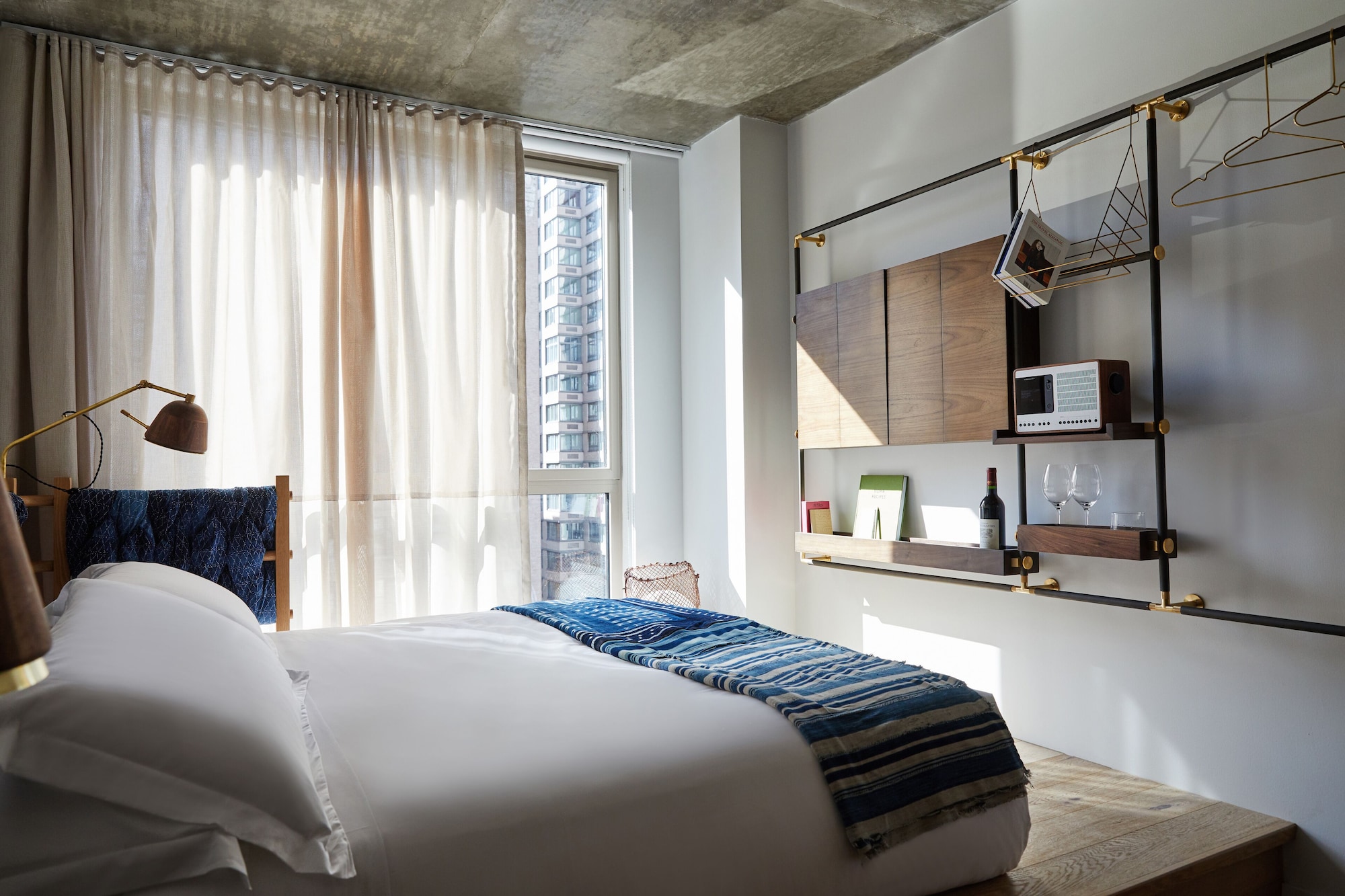STANDARD, KING BED