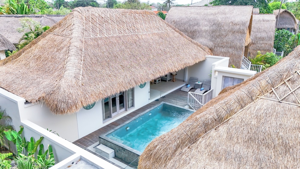 Hai Tide Beach Resort 10/74
