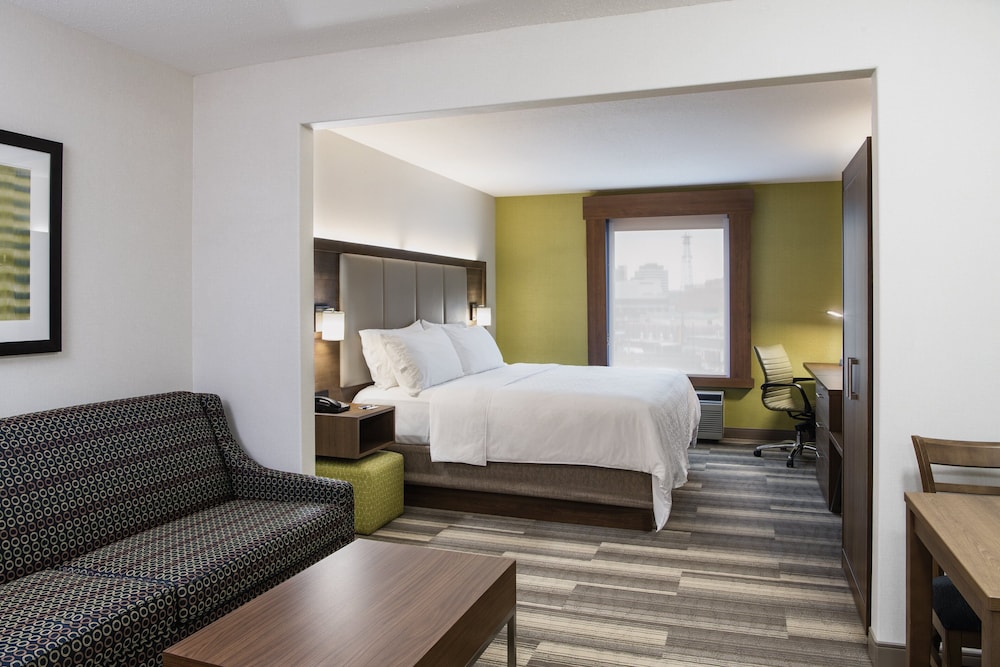 Holiday Inn Express Hotel Suites Saskatoon 14/51