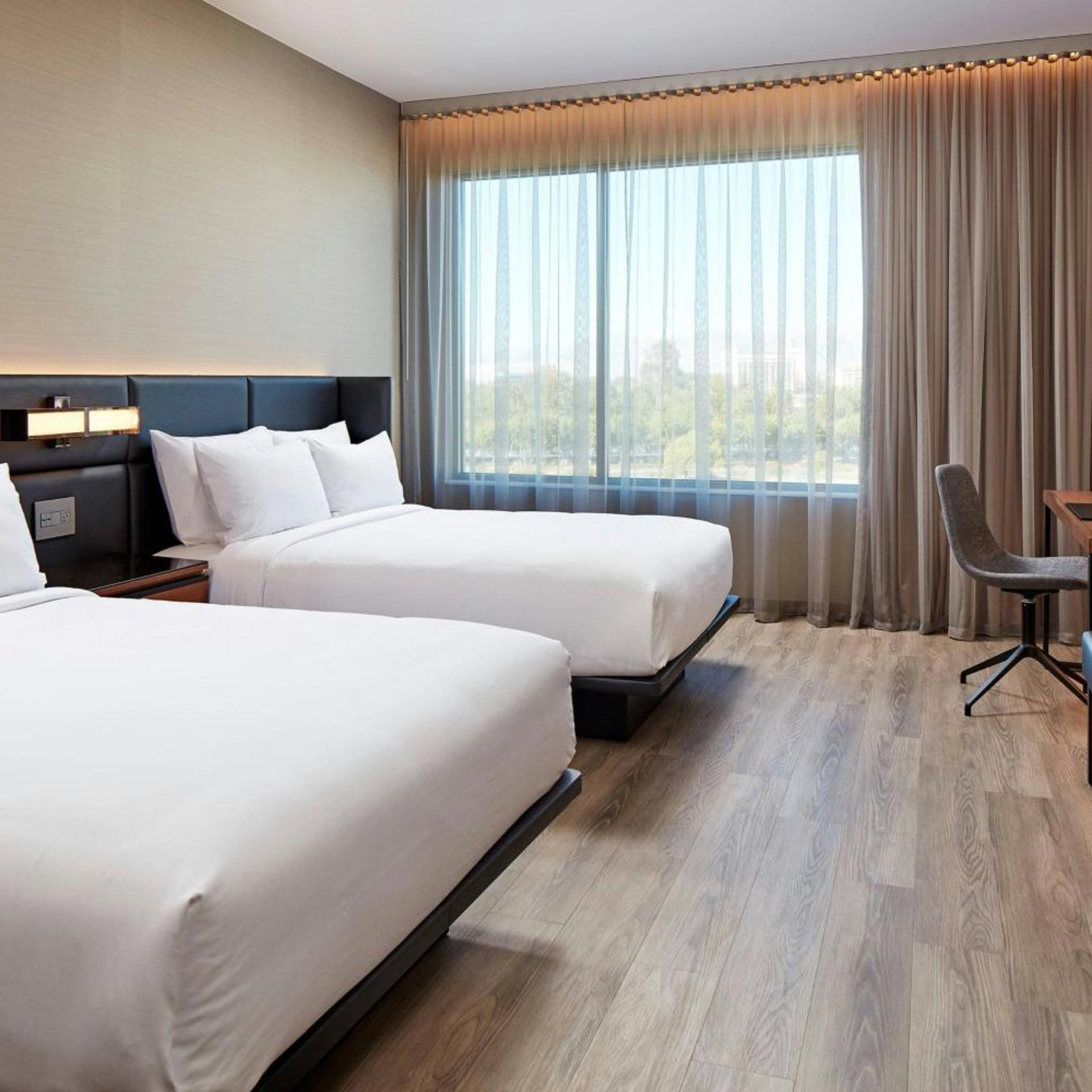 AC Hotel Lenexa City Center 2/5