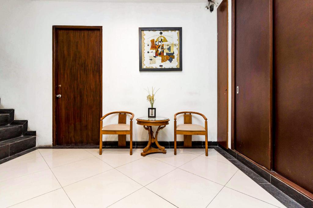 Reddoorz Plus Pasar Baru 6/43