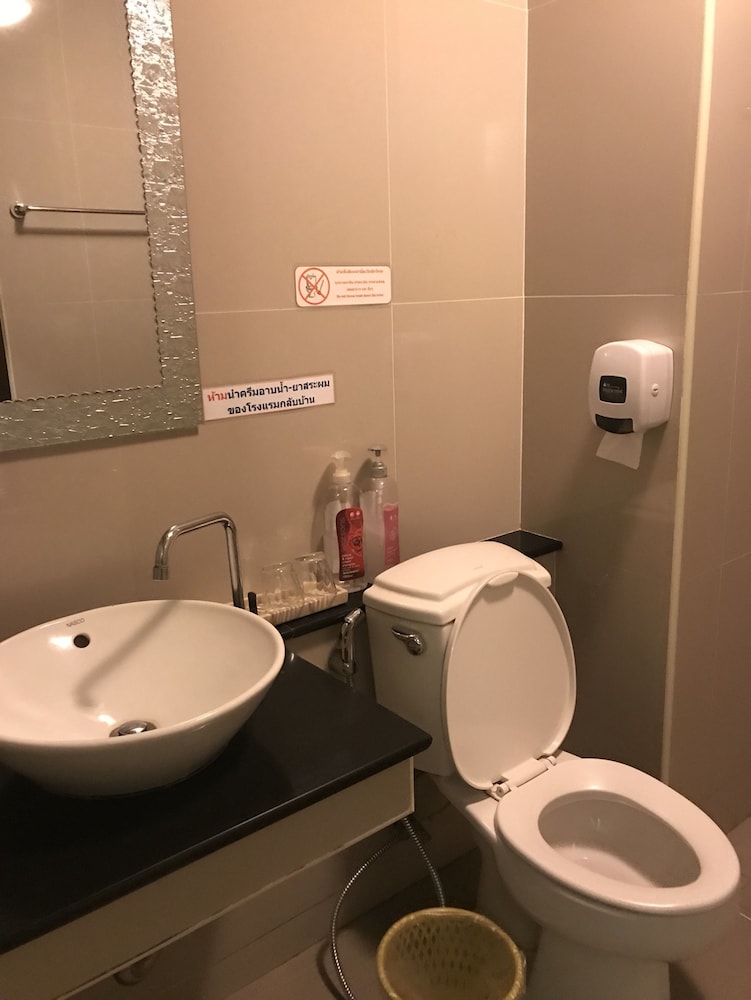 Ton Thong Resort Hotel 36/40