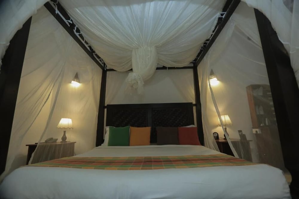 DELUXE, CHALET, KING BED, BATHTUB