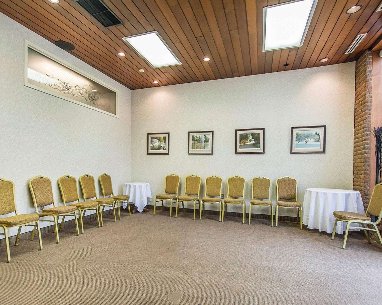 Quality Inn Suites Downtown Charlottetown 22/34